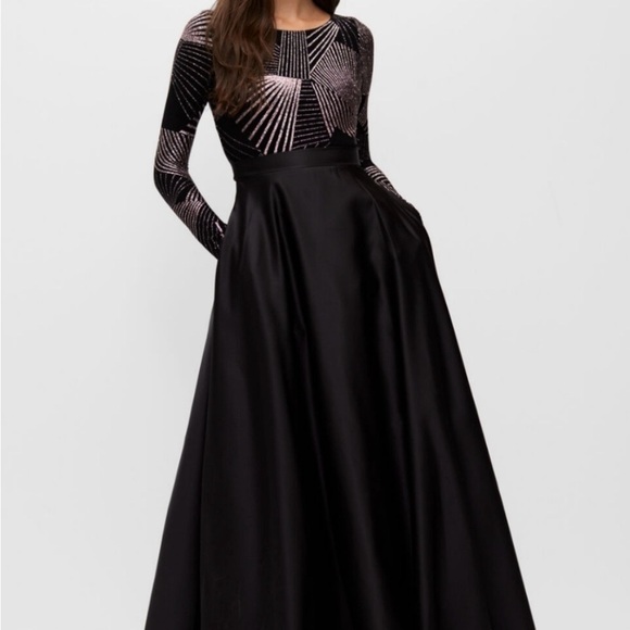 Betsy & Adam Dresses & Skirts - Betsy & Adam Elegant Black Evening prom Gown Sz 4 with pocket